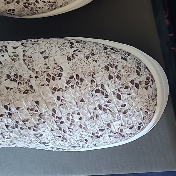 Corkys snake print leather size 9 - Picture 3 of 5